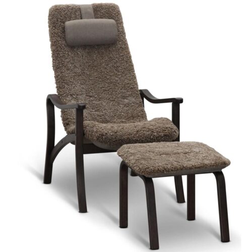 Gotland fåtölj inkl. fotpall - fårskinn sahara/ rökt