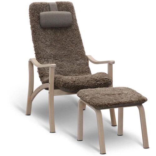 Gotland fåtölj inkl. fotpall - fårskinn sahara/ vit