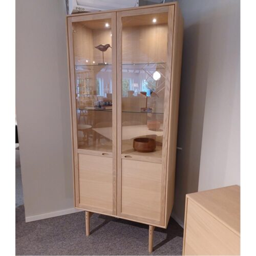 Aeris vitrinskåp vitpigmenterad ek rea