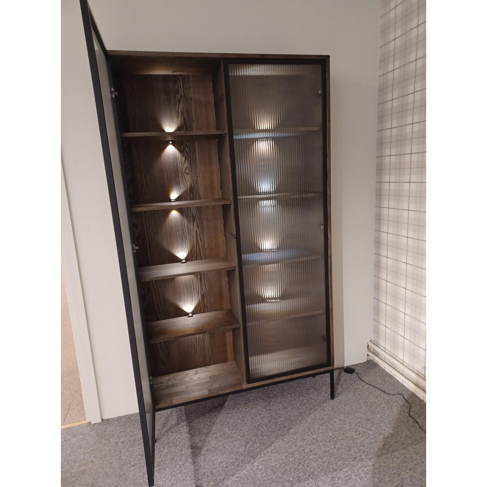 Caso-310-vitrinskap-oppen