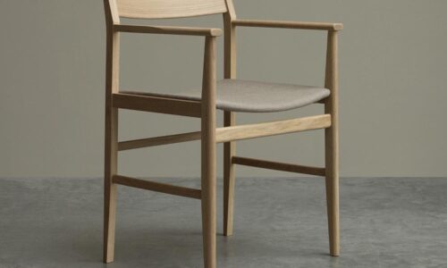 sits-i-beige-linnetyg