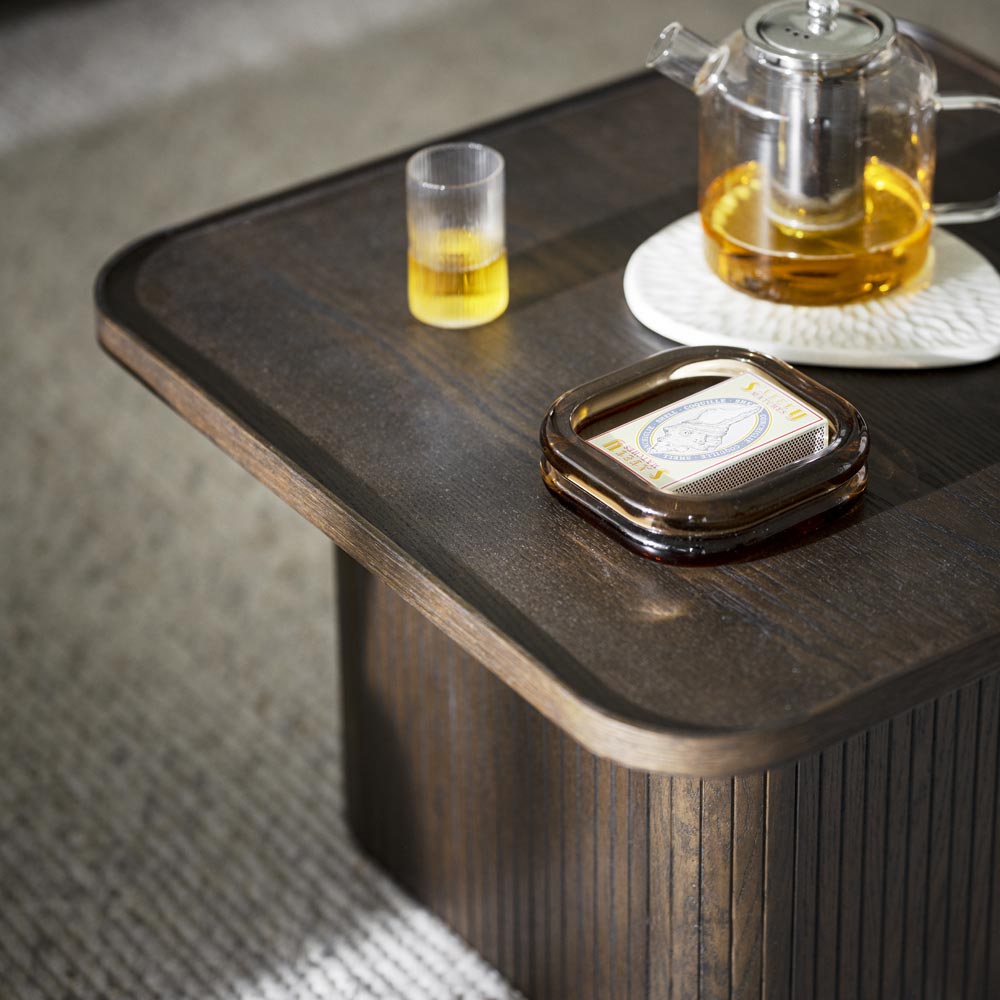 Sullivan-soffbord-brun-detalj